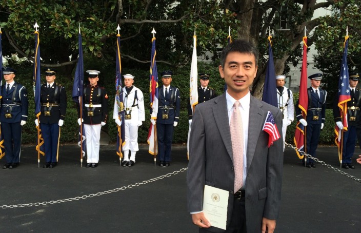 Professor Fengtian Xue Stands on the South Lawn of the White House for the Chinese President's Welcome Ceremony