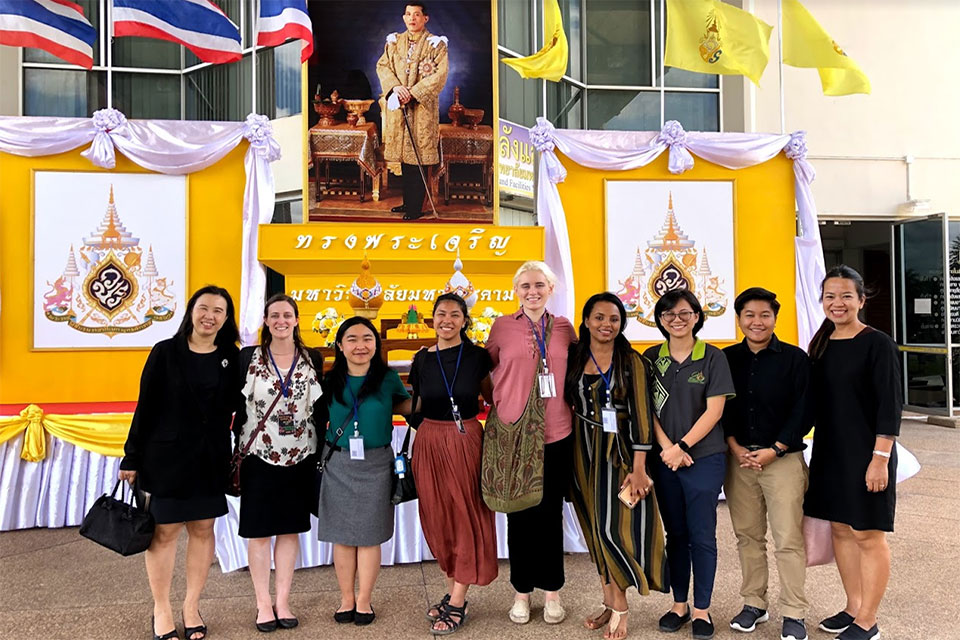 Dr. Erin VanMeter poses with students from the University of Maryland, Baltimore and Mahasarakham University for a group photo.