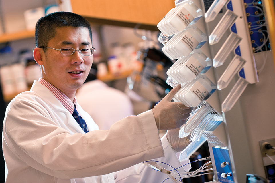Bruce Yu works in a lab.